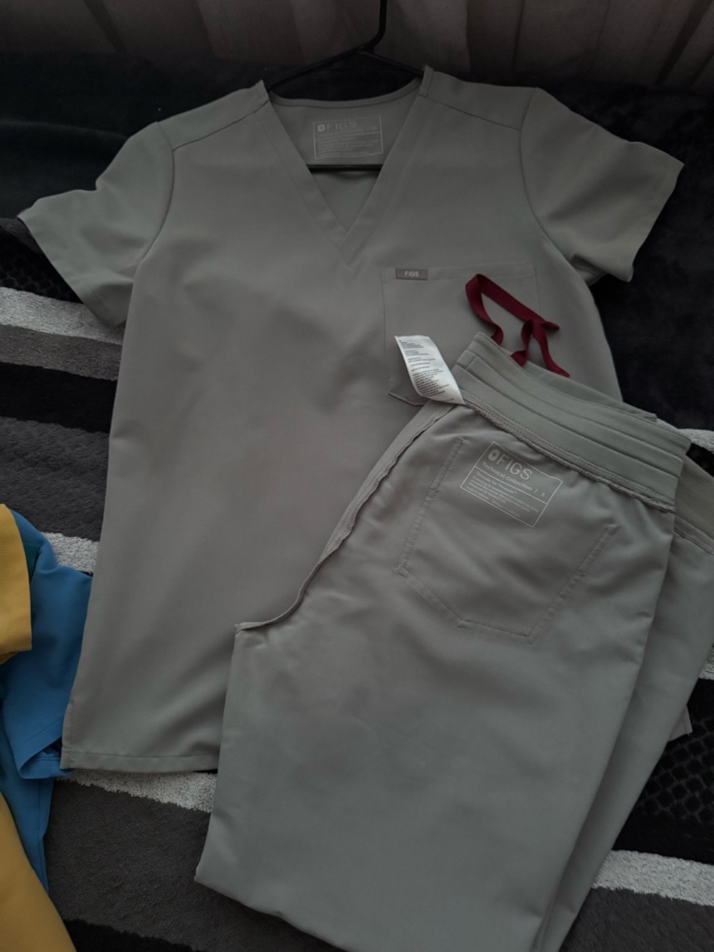 Figs Cement Xsmall V-Neck Scrub Top and Small regular joggers